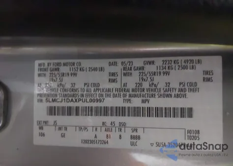 2023 Lincoln Corsair Standard z USA, uszkodzony, nr VIN 5LMCJ1DAXPUL00997